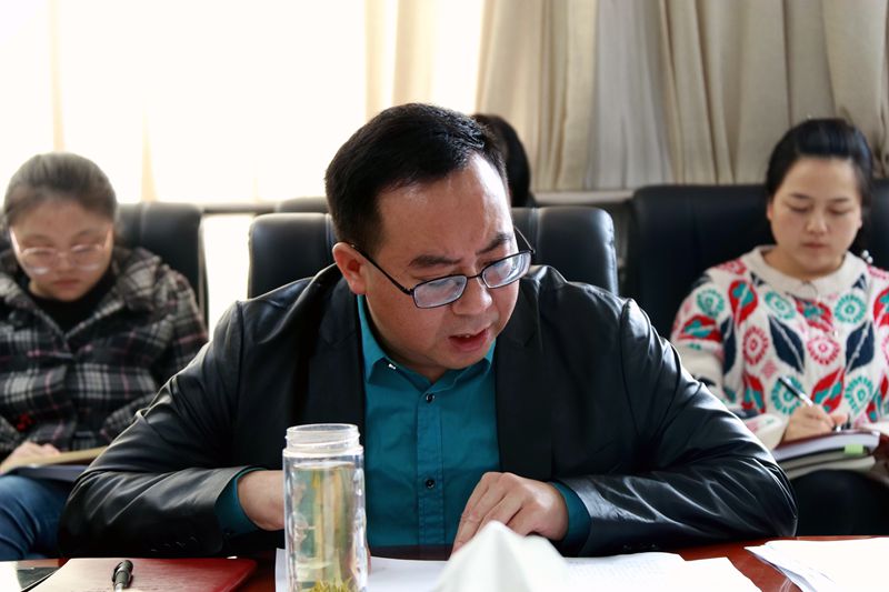 黨委書(shū)記、董事長(zhǎng)胡會(huì)清領(lǐng)學(xué)習(xí)總書(shū)記在國(guó)家勛章和國(guó)家榮譽(yù)稱(chēng)號(hào)頒授儀式上的講話(huà)及稱(chēng)號(hào)獲得者事跡材料