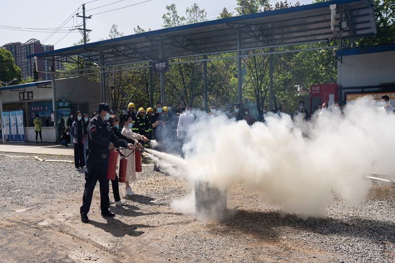 土司城景區(qū)開展火災(zāi)應(yīng)急演練活動(dòng)