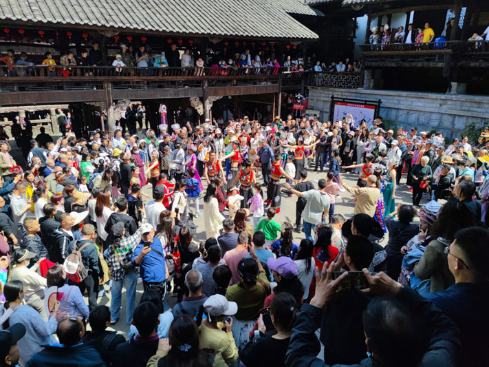 火爆！“五一”小長(zhǎng)假 集團(tuán)公司旗下兩大景區(qū)迎來(lái)客流高峰！