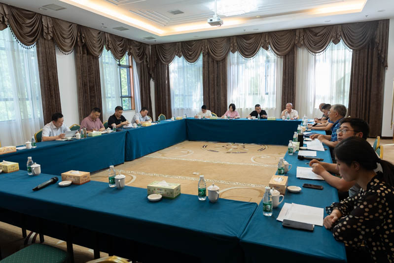 董事長胡明義帶隊(duì)現(xiàn)場調(diào)度忘塵峰露營度假區(qū)項(xiàng)目