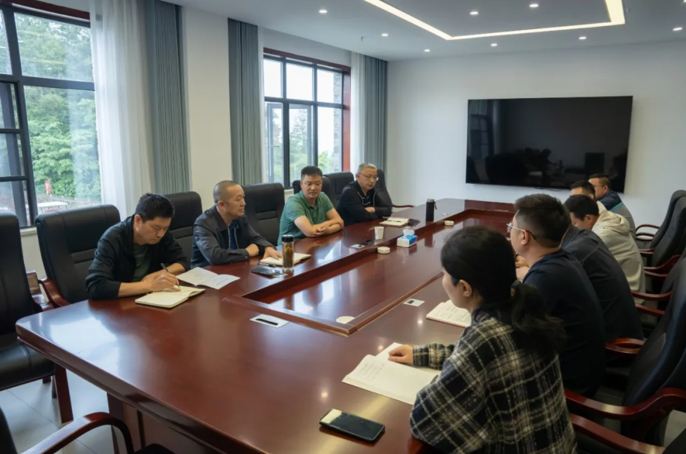 集團(tuán)領(lǐng)導(dǎo)到州文化中心文旅綜合體項(xiàng)目、忘塵峰露營度假區(qū)項(xiàng)目督辦重點(diǎn)工作